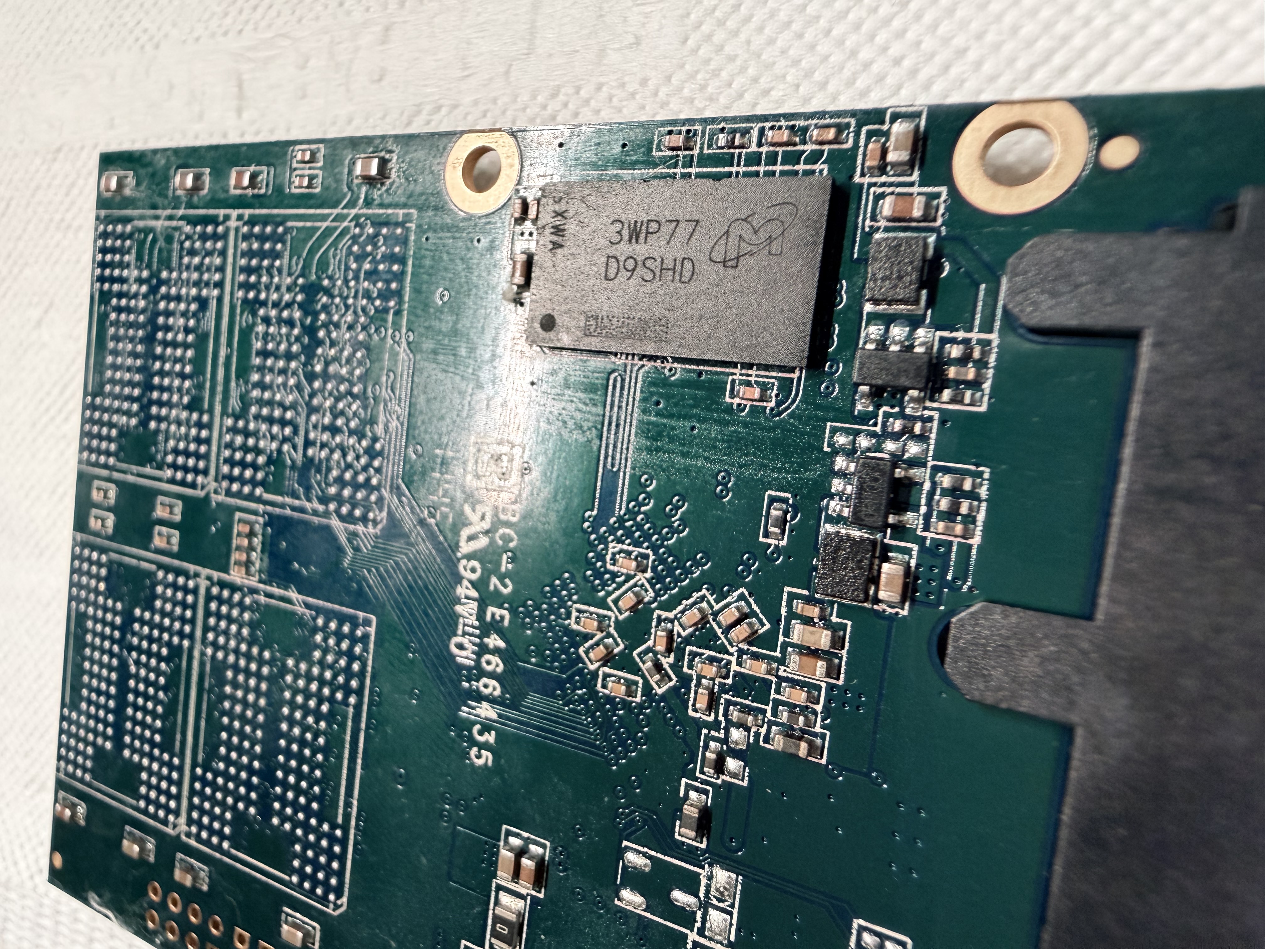 美光 DDR3 快取與 RCE 電阻陣列